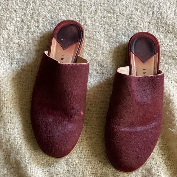Theory calf hair mules firry fuzzy burgundy wine 8.5 - Picture 3 of 9